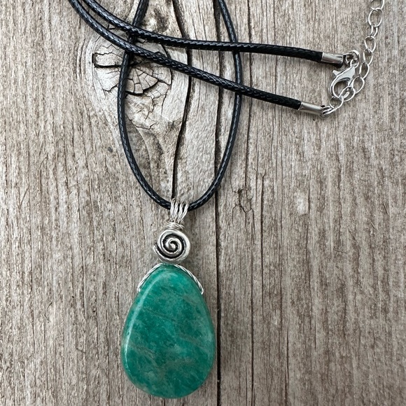 Banded Amazonite for Confidence and Protection - Picture 3 of 7